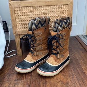Sorel Joan of Arctic Waterproof Winter Boots. Size 8US womens